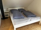 Doppelbett im Schlafzimmer 3