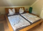 Schlafzimmer mit Doppelbett