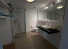 Badezimmer mit Dusche unten